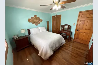 321 Thomas Avenue, Lyndhurst Township, NJ 07071 - Photo 17
