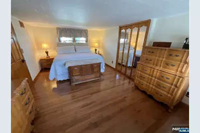 321 Thomas Avenue, Lyndhurst Township, NJ 07071 - Photo 23