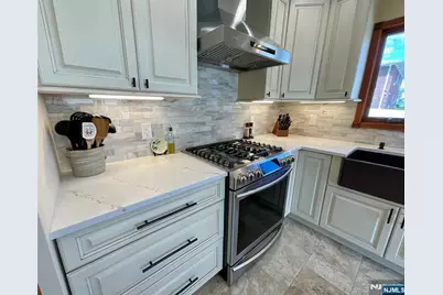 321 Thomas Avenue, Lyndhurst Township, NJ 07071 - Photo 11