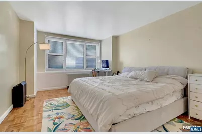 2000 Linwood Avenue 16J #16J, Fort Lee, NJ 07024 - Photo 9