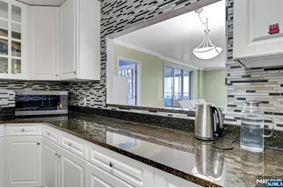 2000 Linwood Avenue 16J #16J, Fort Lee, NJ 07024 - Photo 3