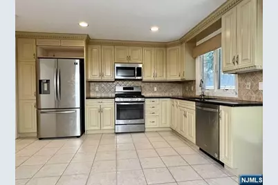 696 Undercliff Avenue, Edgewater, NJ 07020 - Photo 7
