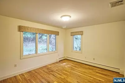 696 Undercliff Avenue, Edgewater, NJ 07020 - Photo 15