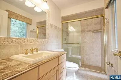696 Undercliff Avenue, Edgewater, NJ 07020 - Photo 13