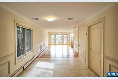 696 Undercliff Avenue, Edgewater, NJ 07020 - Photo 5