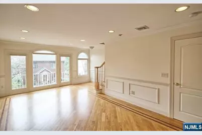 696 Undercliff Avenue, Edgewater, NJ 07020 - Photo 3