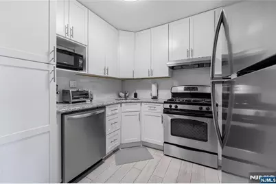 2100 Linwood Avenue 3E #3E, Fort Lee, NJ 07024 - Photo 11
