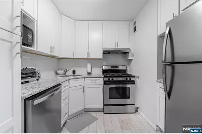 2100 Linwood Avenue 3E #3E, Fort Lee, NJ 07024 - Photo 9