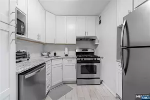 2100 Linwood Ave 3E, Fort Lee, NJ 07024 - Photo 9