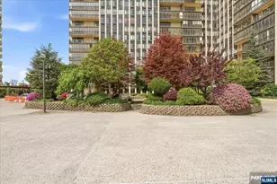 300 Winston Dr L5, Cliffside Park, NJ 07010 - Photo 31