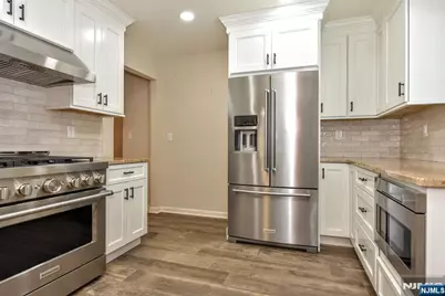 24 Maple Avenue 2nd Floor #2nd Floor, Waldwick, NJ 07463 - Photo 9