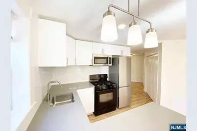 18-22 Engle Street R-18 #R-18, Englewood, NJ 07631 - Photo 3