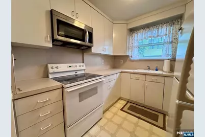 816 Kingsland Lane Apt 1 #Apt 1, Fort Lee, NJ 07024 - Photo 5