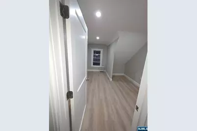 72 Chestnut Street 2R #2R, Montclair, NJ 07042 - Photo 3