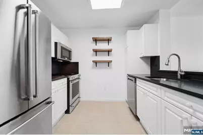 110 City Place, Edgewater, NJ 07020 - Photo 9