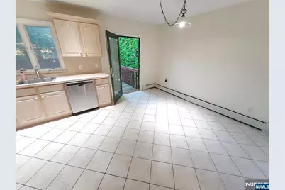 393 Washington Avenue, Cliffside Park, NJ 07010 - Photo 9