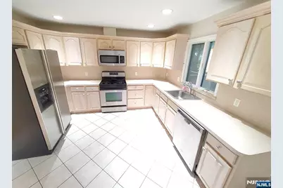 393 Washington Avenue, Cliffside Park, NJ 07010 - Photo 7