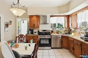 33-35 Pulaski Pl, Hackensack, NJ 07601 - Photo 9