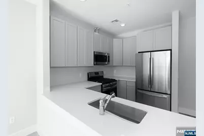 387 Park Street 302 #302, Hackensack, NJ 07601 - Photo 5