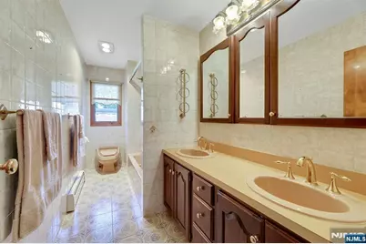 733 1st Street, Lyndhurst Township, NJ 07071 - Photo 19