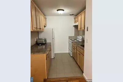 154 Rothwell Avenue 2B #2B, Cliffside Park, NJ 07010 - Photo 11