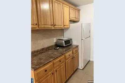 154 Rothwell Avenue 2B #2B, Cliffside Park, NJ 07010 - Photo 15