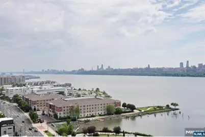 7004 Boulevard E, Guttenberg, NJ 07093 - Photo 37