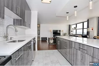7004 Boulevard E, Guttenberg, NJ 07093 - Photo 21