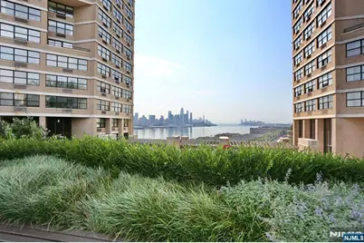 7004 Boulevard E, Guttenberg, NJ 07093 - Photo 43