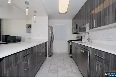 7004 Boulevard E, Guttenberg, NJ 07093 - Photo 19