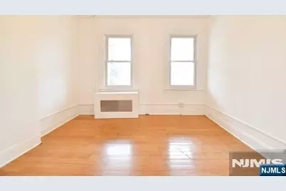 243 Washington Place 1st Floor #1st Floor, Cliffside Park, NJ 07010 - Photo 5