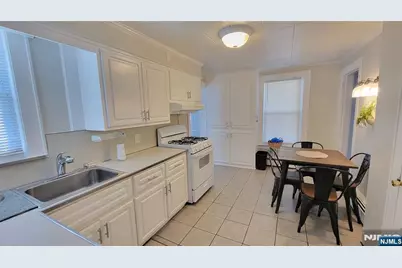 609 Chase Avenue, Lyndhurst Township, NJ 07071 - Photo 5