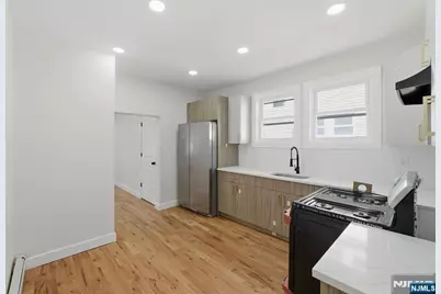 203-205 Hansbury, Newark, NJ 07112 - Photo 7