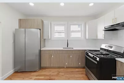 203-205 Hansbury, Newark, NJ 07112 - Photo 9