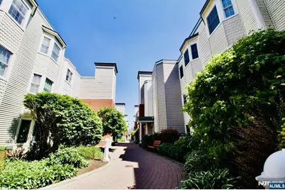 340 The Promenade, Edgewater, NJ 07020 - Photo 3