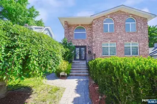 897 Virgil Ave, Ridgefield, NJ 07657 - Photo 3