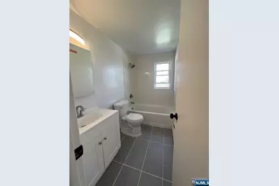 117 Feronia Way 2nd Floor #2nd floor, Rutherford, NJ 07070 - Photo 11