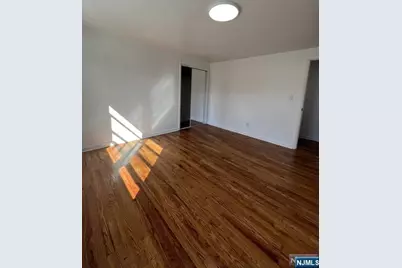 117 Feronia Way 2nd Floor #2nd floor, Rutherford, NJ 07070 - Photo 15