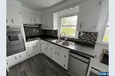 117 Feronia Way 2nd Floor #2nd floor, Rutherford, NJ 07070 - Photo 5