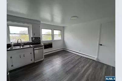 117 Feronia Way 2nd Floor #2nd floor, Rutherford, NJ 07070 - Photo 7