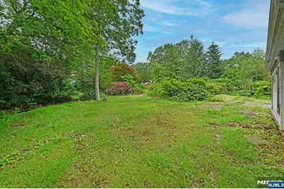 9 Lyncrest Drive, Paramus, NJ 07652 - Photo 7
