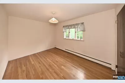 9 Lyncrest Drive, Paramus, NJ 07652 - Photo 29