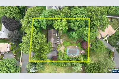 9 Lyncrest Drive, Paramus, NJ 07652 - Photo 11