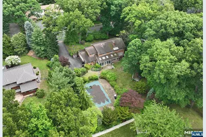 9 Lyncrest Drive, Paramus, NJ 07652 - Photo 3