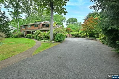 9 Lyncrest Drive, Paramus, NJ 07652 - Photo 5
