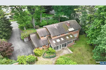 9 Lyncrest Drive, Paramus, NJ 07652 - Photo 9