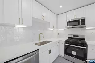 20 Newport Parkway 2012, Jersey City, NJ 07310 - Photo 29