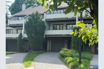 82 Meadowview Court, Leonia, NJ 07605 - Photo 1