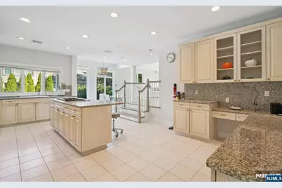 32 Laurie Drive, Englewood Cliffs, NJ 07632 - Photo 13