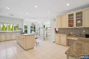 32 Laurie Dr, Englewood Cliffs, NJ 07632 - Photo 13